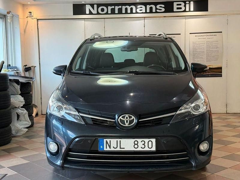 Begagnad Toyota Verso 150 HK (110 kW) 2013 Mörkblå Minibuss