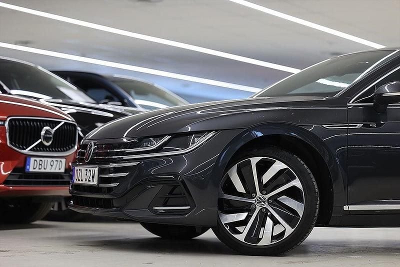Begagnad VW Arteon R-line 218 HK (160 kW) 2022 Mörkgrå Halvkombi