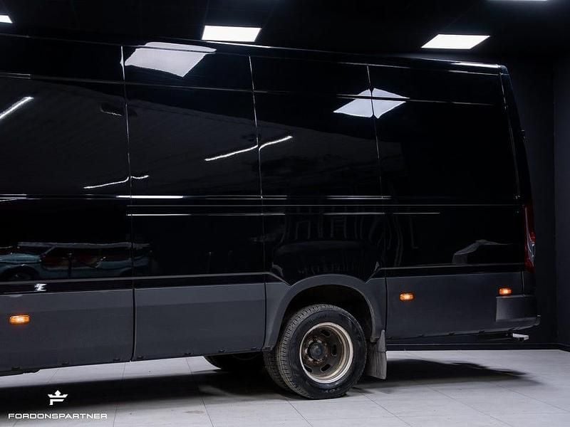 Begagnad Iveco Daily 175 HK (128 kW) 2024 Svart Van