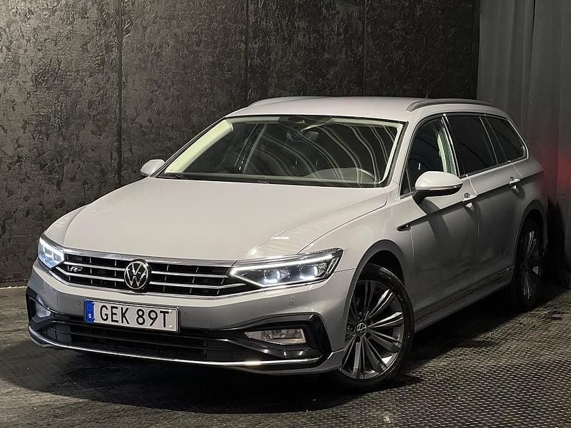 Grå Begagnad 2022 VW Passat GT Kombi | 239 500 kr (Bra pris) - Bild 1/4