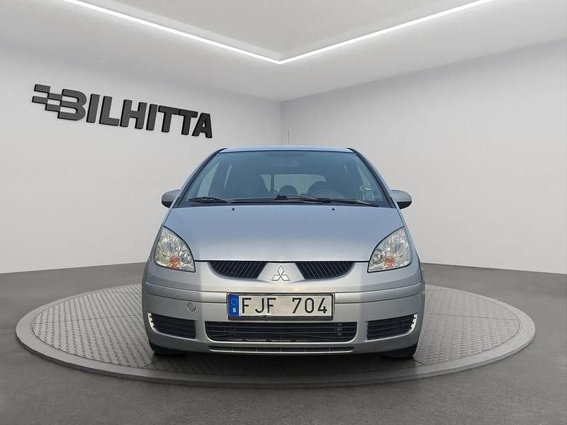 Begagnad Mitsubishi Colt 95 HK (69 kW) 2007 Silver Halvkombi