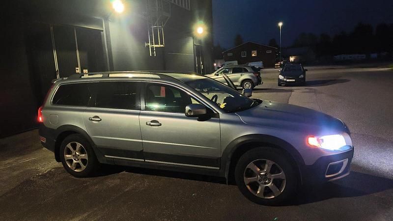 Silver Begagnad 2011 Volvo XC70 Summum Kombi | 110 000 kr (Bra pris) - Bild 1/4