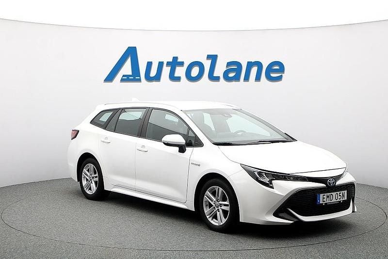 Vit Begagnad 2021 Toyota Corolla Kombi | 219 900 kr (Marknadspris) - Bild 1/3