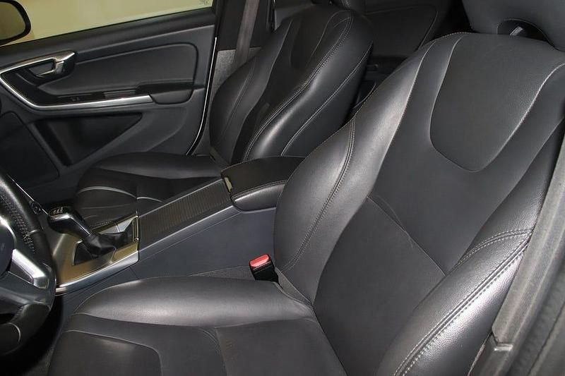 Begagnad Volvo S60 Summum 191 HK (140 kW) 2016 Vit Sedan