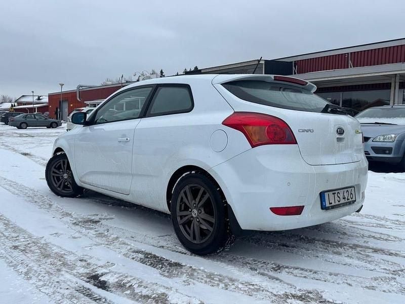 Begagnad Kia ProCeed 116 HK (85 kW) 2011 Vit Halvkombi