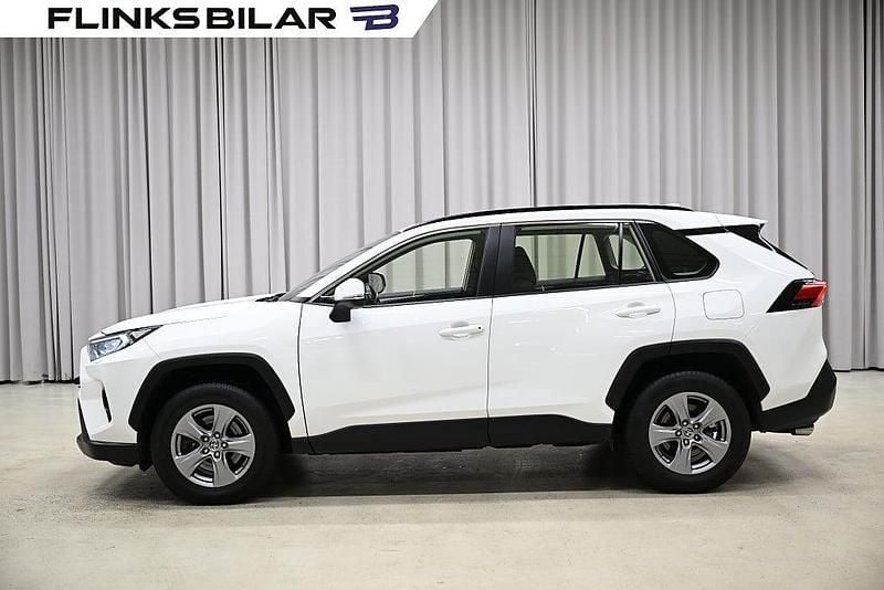 Vit Begagnad 2022 Toyota RAV4 Hybrid SUV | 328 750 kr (Superpris) - Bild 1/4