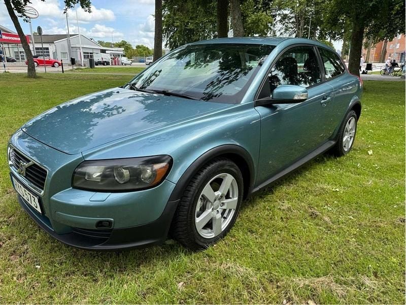 Blå Begagnad 2009 Volvo C30 Kinetic Halvkombi | 45 000 kr (Marknadspris) - Bild 1/4