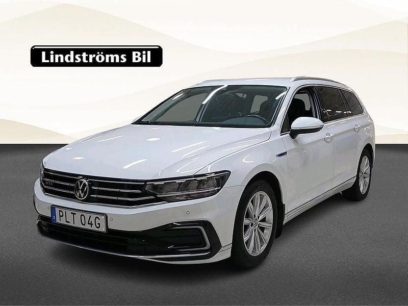 Vit Begagnad 2020 VW Passat GTE Kombi | 214 900 kr (Marknadspris) - Bild 1/3