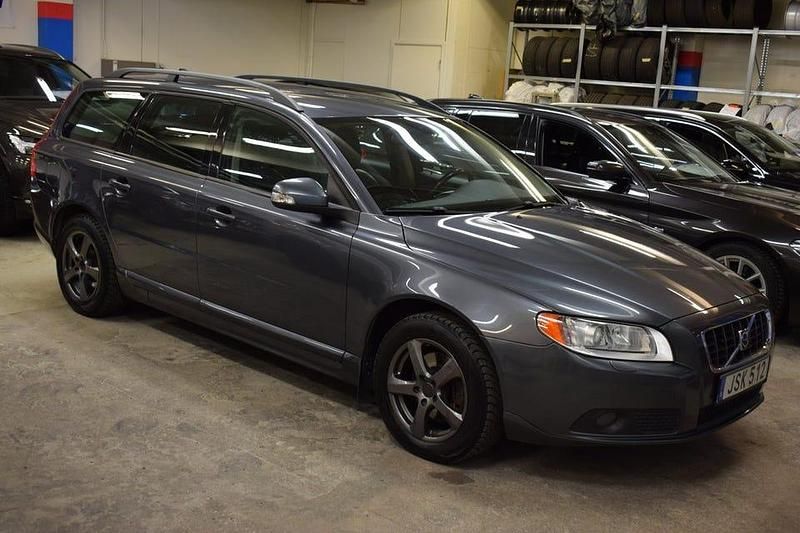 Begagnad Volvo V70 Momentum 146 HK (107 kW) 2009 Grå Kombi