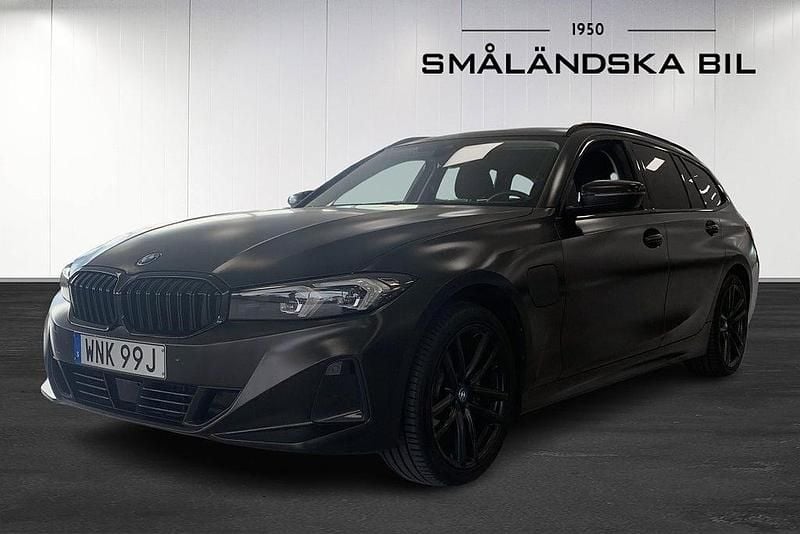 Svart Begagnad 2022 BMW 330e Kombi | 339 000 kr (Bra pris) - Bild 1/4