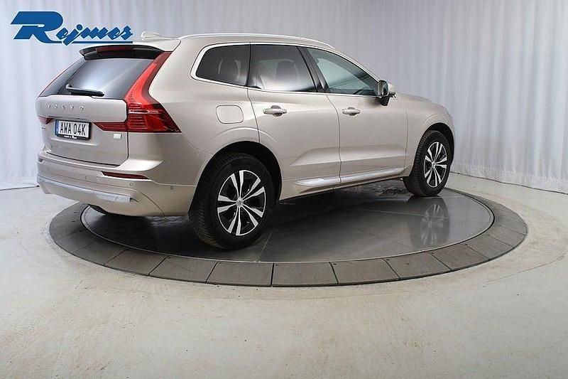 Begagnad Volvo XC60 Core 253 HK (186 kW) 2022 Ljusgrå SUV