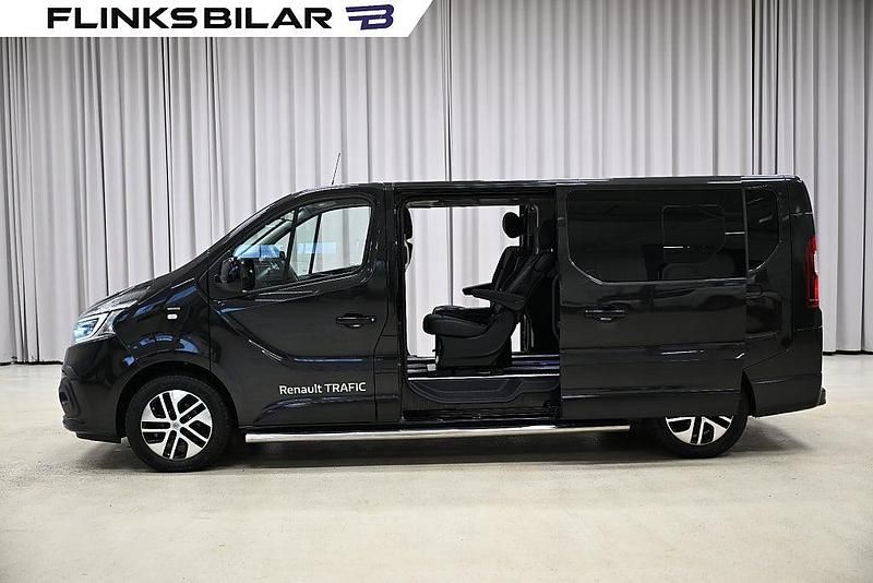 Svart Begagnad 2020 Renault Trafic SE Minibuss | 348 750 kr (Marknadspris) - Bild 1/4