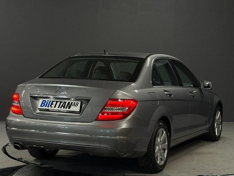 Begagnad Mercedes C220 Avantgarde 170 HK (125 kW) 2011 Silver Sedan