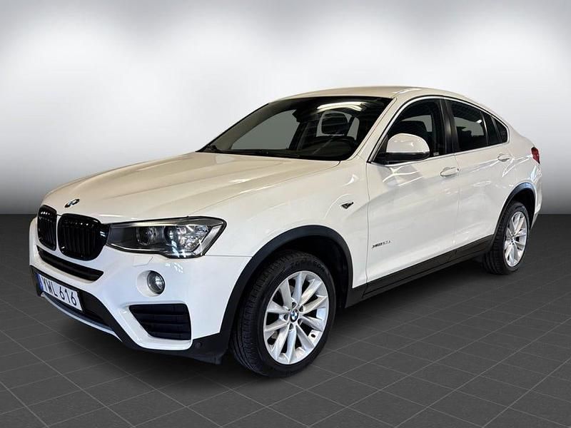 Vit Begagnad 2017 BMW X4 Sport Line SUV | 259 900 kr (Bra pris) - Bild 1/4