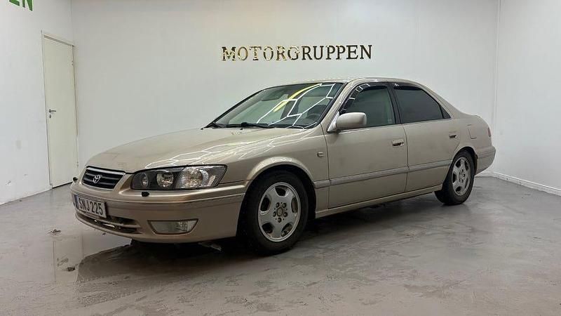 Begagnad Toyota Camry 126 HK (92 kW) 2001 Brun Sedan