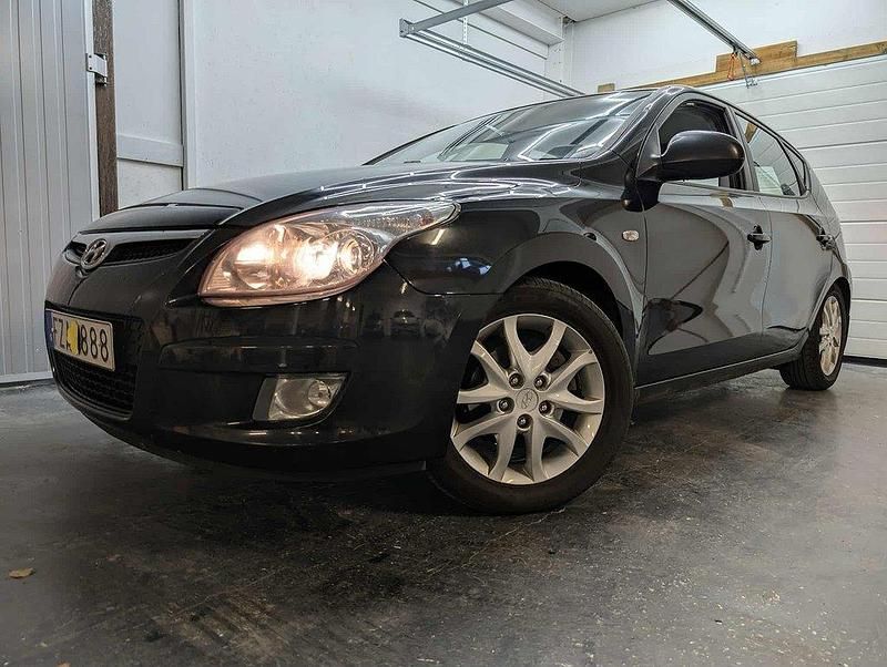 Svart Begagnad 2007 Hyundai i30 Halvkombi | 27 900 kr (Lite dyr) - Bild 1/4