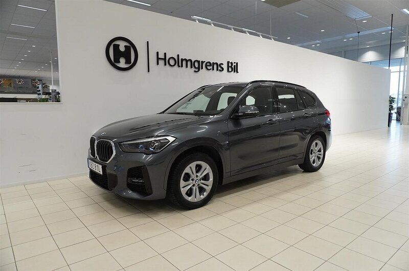 Grå Begagnad 2019 BMW X1 M Sport SUV | 319 900 kr (Dyr) - Bild 1/4