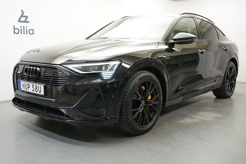 Svart Begagnad 2022 Audi e-tron Sportback S-Line SUV | 479 900 kr (Bra pris) - Bild 1/4