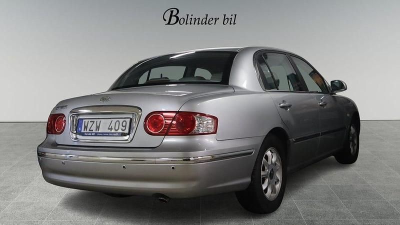 Begagnad Kia Opirus 203 HK (149 kW) 2005 Ljusgrå Sedan