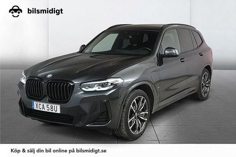 Grå Begagnad 2023 BMW X3 Shadowline SUV | 429 900 kr (Marknadspris) - Bild 1/3