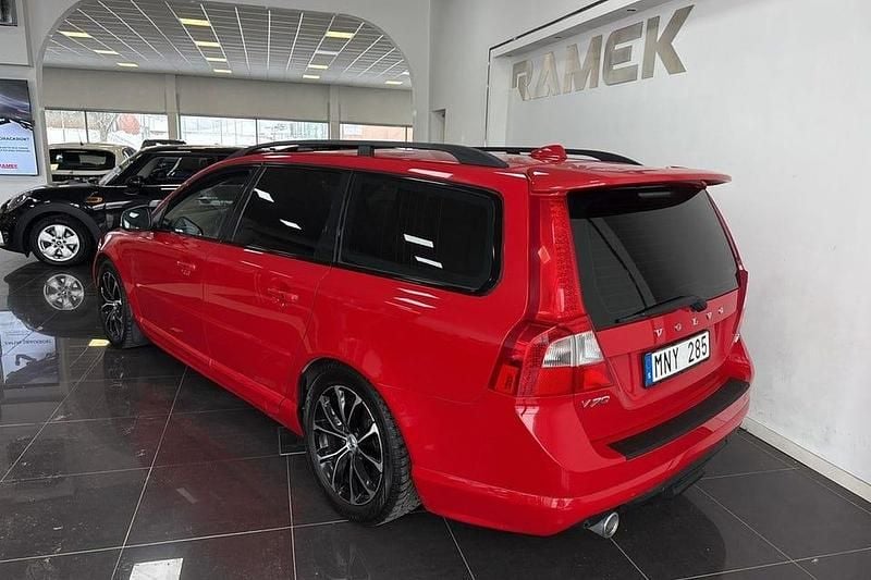 Begagnad Volvo V70 R-Design 136 HK (100 kW) 2012 Röd Kombi