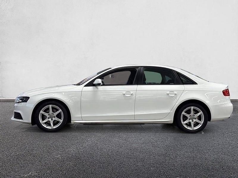 Vit Begagnad 2011 Audi A4 Sedan | 76 900 kr (Bra pris) - Bild 1/4