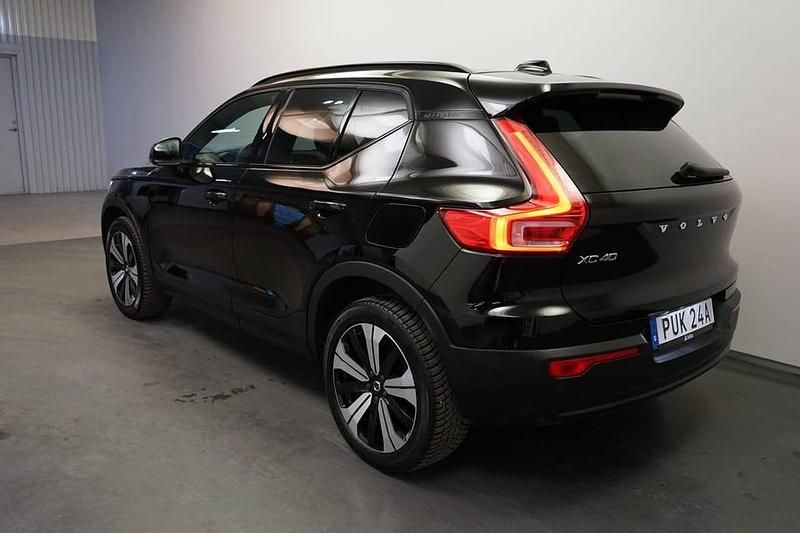 Begagnad Volvo XC40 Core 185 kW (252 HK) 2022 Svart SUV