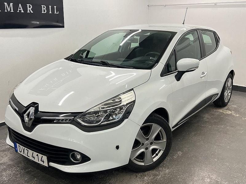 Vit Begagnad 2015 Renault Clio IV Halvkombi | 74 900 kr (Marknadspris) - Bild 1/4
