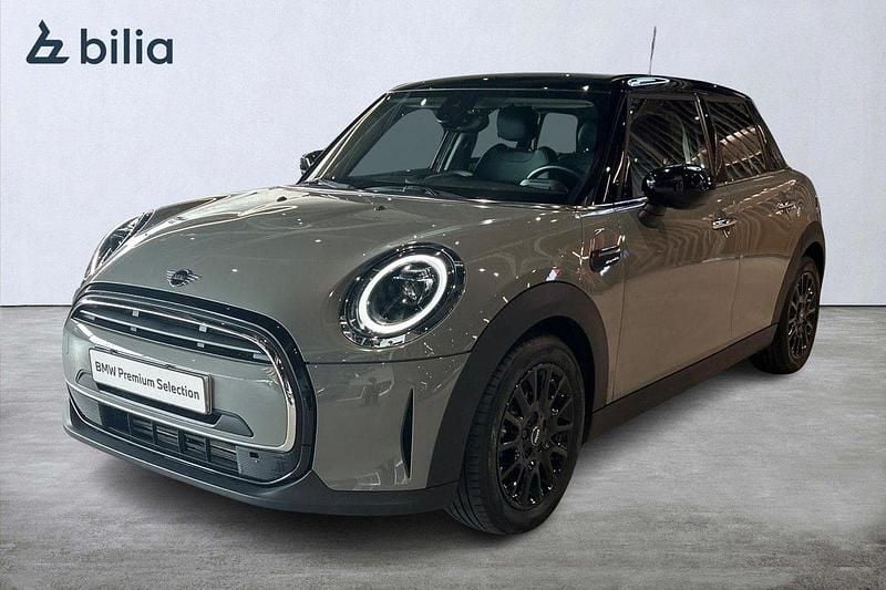 Grå Begagnad 2022 Mini Cooper Comfort Halvkombi | 224 000 kr (Marknadspris) - Bild 1/3