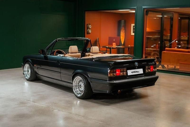 Begagnad BMW 325 170 HK (125 kW) 1989 Svart Cab