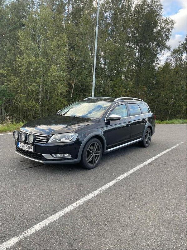 Svart Begagnad 2015 VW Passat Alltrack Kombi | 99 000 kr (Superpris) - Bild 1/4