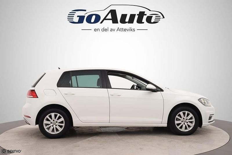 Begagnad VW Golf VII 117 HK (86 kW) 2019 Vit Halvkombi
