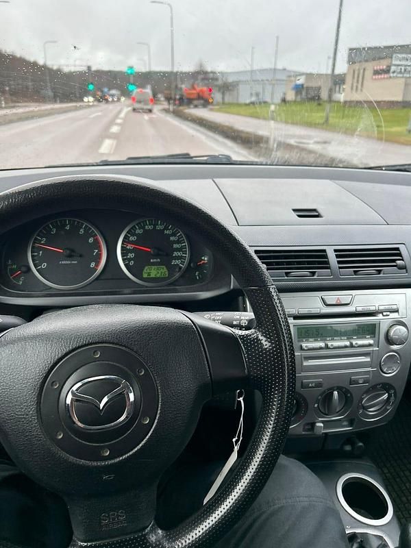 Begagnad Mazda 2 75 HK (55 kW) 2006 Halvkombi