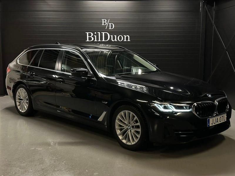 Svart Begagnad 2023 BMW 530 Kombi | 410 000 kr - Bild 1/4