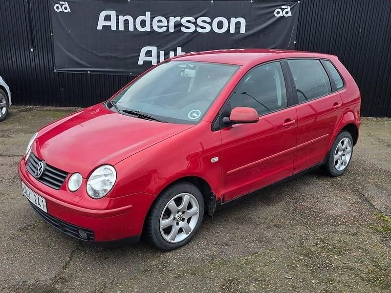 Röd Begagnad 2003 VW Polo Trendline Halvkombi | 15 900 kr (Bra pris) - Bild 1/4