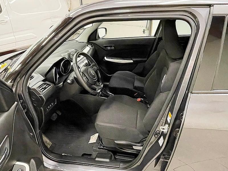 Begagnad Suzuki Swift 2024 Grå