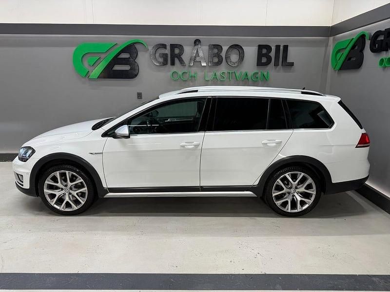 Begagnad VW Golf Alltrack 180 HK (132 kW) 2017 Vit Kombi