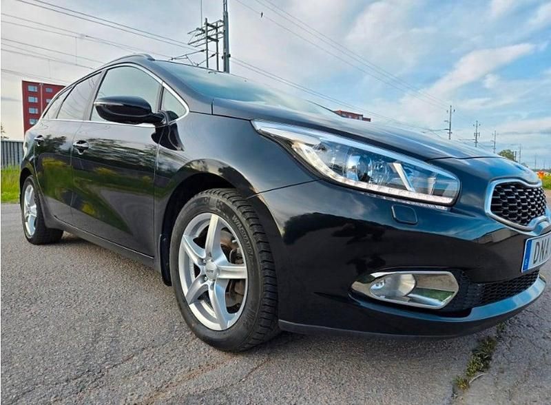 Begagnad Kia Ceed Sportswagon Comfort 128 HK (94 kW) 2014 Svart Kombi
