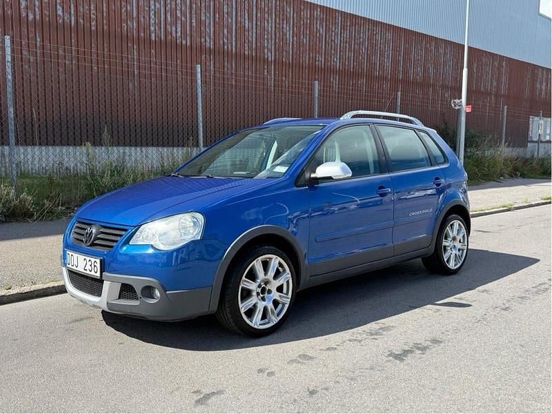 Blå Begagnad 2007 VW Polo Cross Halvkombi | 45 000 kr - Bild 1/4