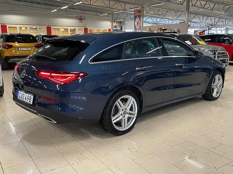 Begagnad Mercedes CLA250 Shooting Brake 218 HK (160 kW) 2023 Blå metallic Kombi