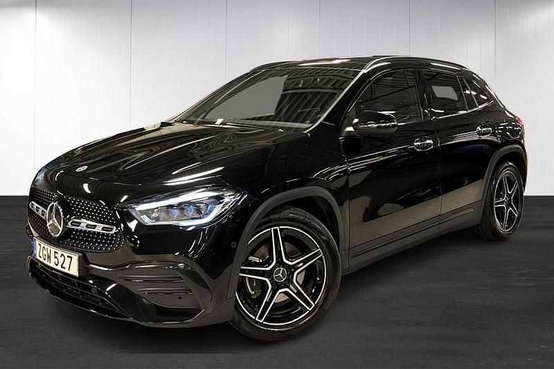 Svart (black) Begagnad 2021 Mercedes GLA200 AMG line SUV | 349 900 kr (Marknadspris) - Bild 1/4