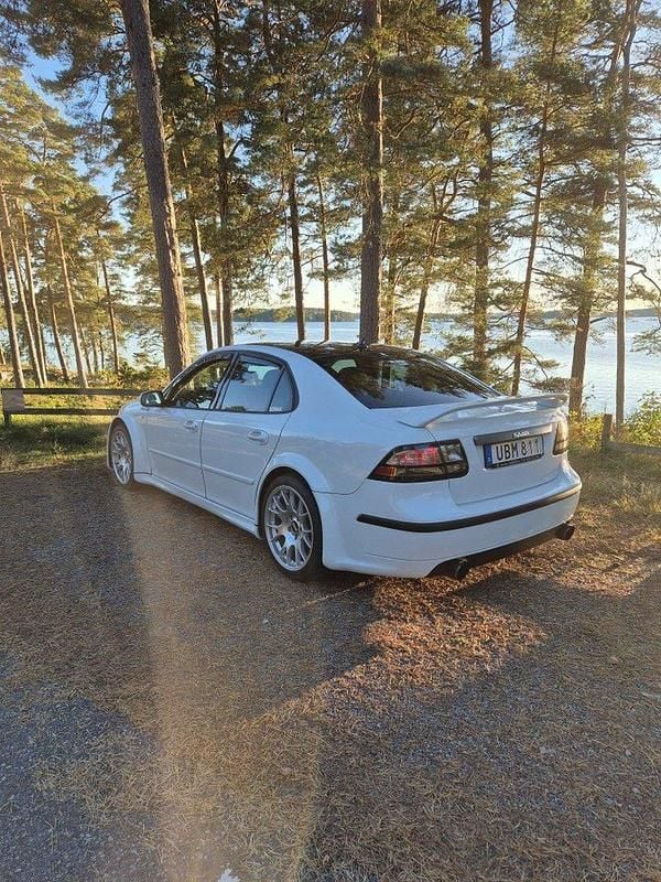Vit Begagnad 2003 Saab 9-3 Sedan | 320 000 kr - Bild 1/4