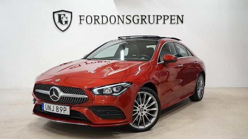 Röd Begagnad 2023 Mercedes CLA250e Premium Sedan | 369 800 kr (Bra pris) - Bild 1/4