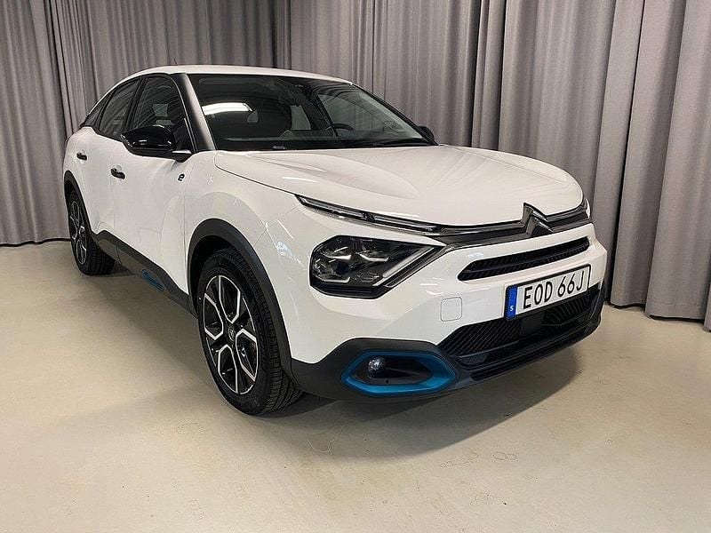 Vit Begagnad 2022 Citroën e-C4 Feel Halvkombi | 179 900 kr (Bra pris) - Bild 1/3