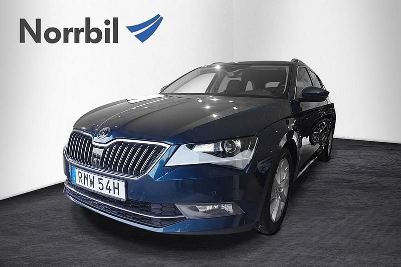 Begagnad Skoda Superb 2019 Blå Kombi