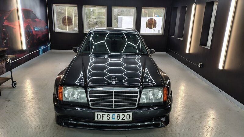 Blå Begagnad 1989 Mercedes E300 Sportkupé | 1 495 000 kr - Bild 1/4