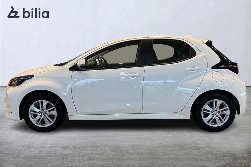 Begagnad Toyota Yaris Hybrid Active 117 HK (86 kW) 2022 Vit Halvkombi