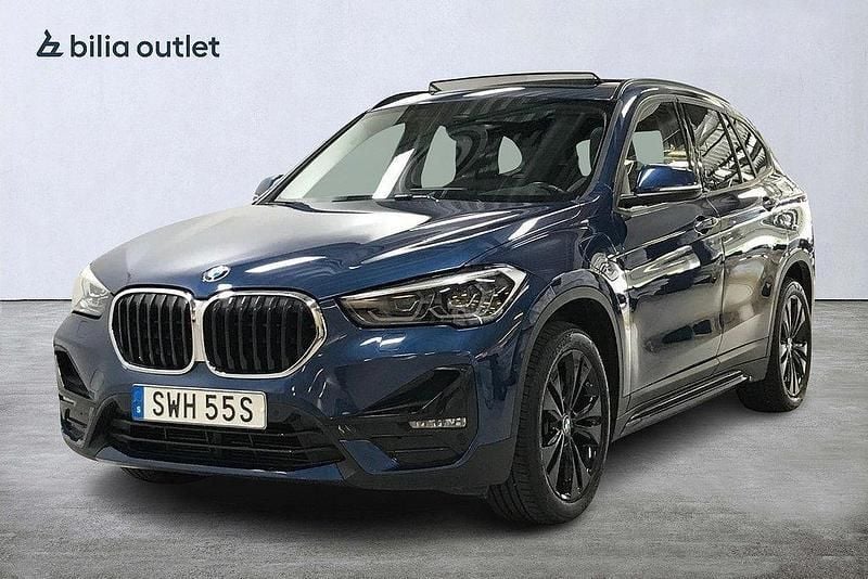 Blå Begagnad 2021 BMW X1 Sport Line SUV | 309 900 kr (Marknadspris) - Bild 1/3