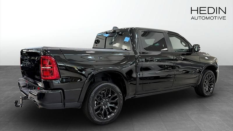 Ny RAM 1500 2025 Svart Pickup