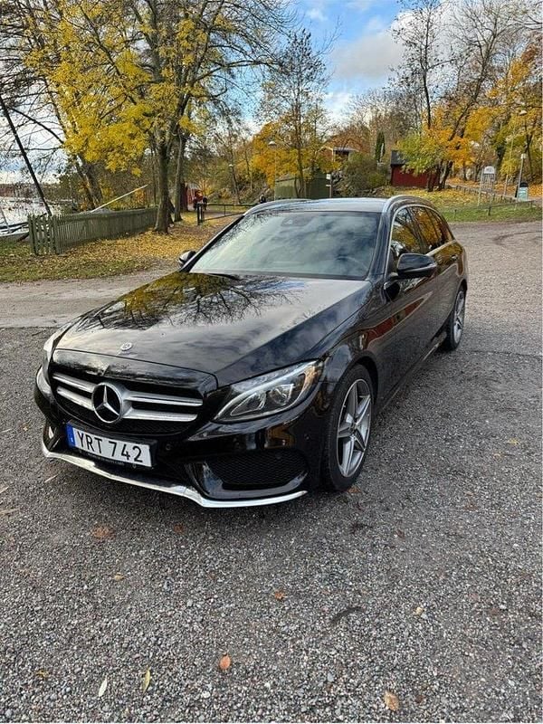 Svart Begagnad 2018 Mercedes C220 AMG line Kombi | 239 000 kr (Marknadspris) - Bild 1/4
